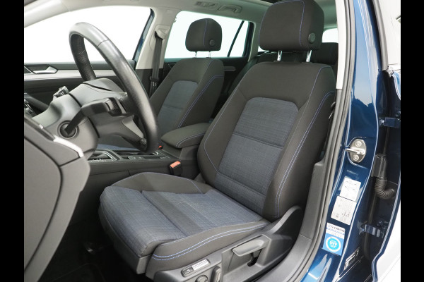 Volkswagen Passat Variant 1.4 TSI PHEV GTE R-Line | Panoramadak | Massage | Trekhaak | Camera | Adaptive Cruise | Carplay