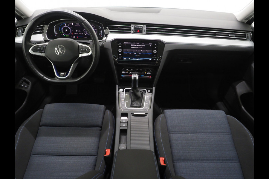 Volkswagen Passat Variant 1.4 TSI PHEV GTE R-Line | Panoramadak | Massage | Trekhaak | Camera | Adaptive Cruise | Carplay
