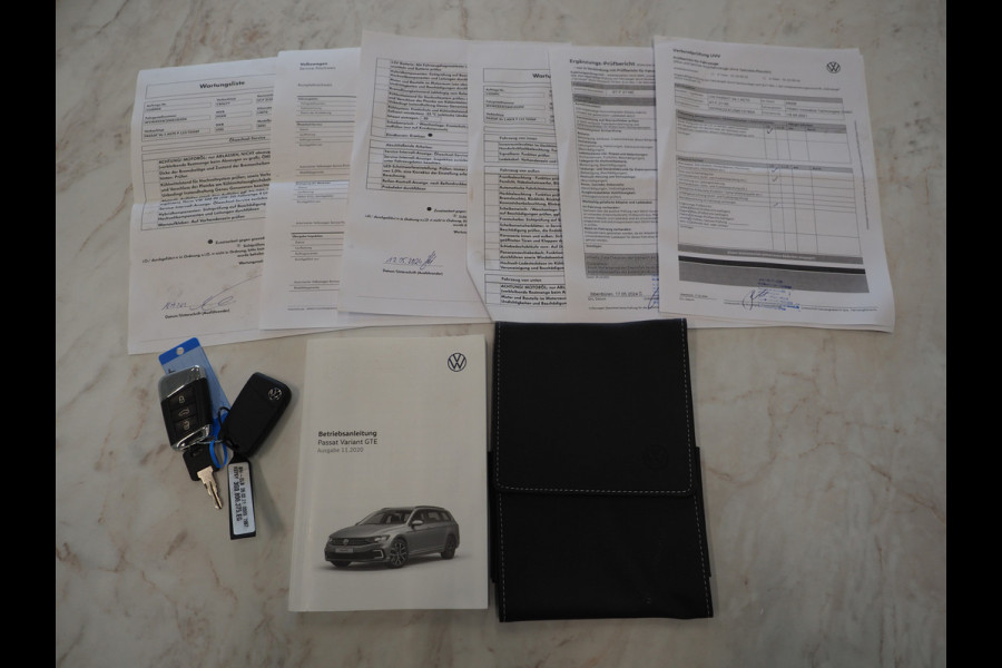 Volkswagen Passat Variant 1.4 TSI PHEV GTE R-Line | Panoramadak | Massage | Trekhaak | Camera | Adaptive Cruise | Carplay
