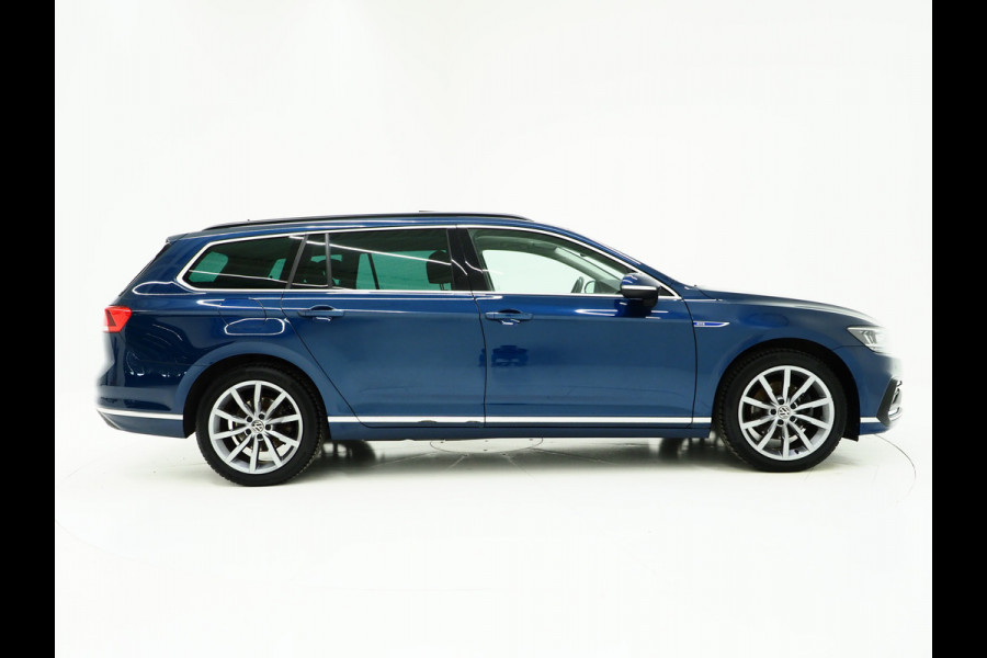 Volkswagen Passat Variant 1.4 TSI PHEV GTE R-Line | Panoramadak | Massage | Trekhaak | Camera | Adaptive Cruise | Carplay