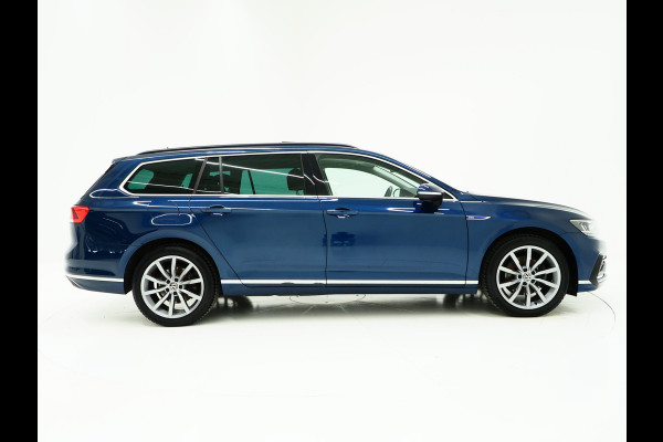 Volkswagen Passat Variant 1.4 TSI PHEV GTE R-Line | Panoramadak | Massage | Trekhaak | Camera | Adaptive Cruise | Carplay
