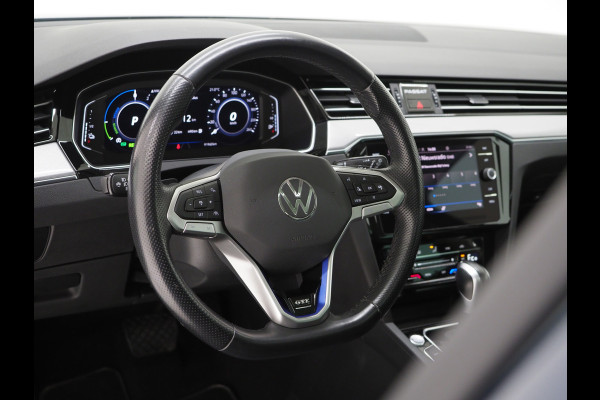Volkswagen Passat Variant 1.4 TSI PHEV GTE R-Line | Panoramadak | Massage | Trekhaak | Camera | Adaptive Cruise | Carplay
