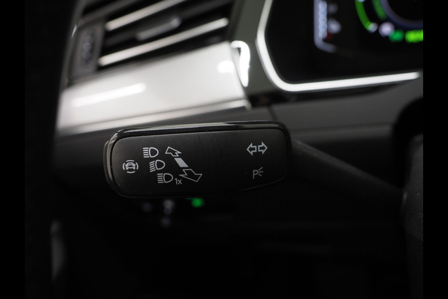 Volkswagen Passat Variant 1.4 TSI PHEV GTE R-Line | Panoramadak | Massage | Trekhaak | Camera | Adaptive Cruise | Carplay