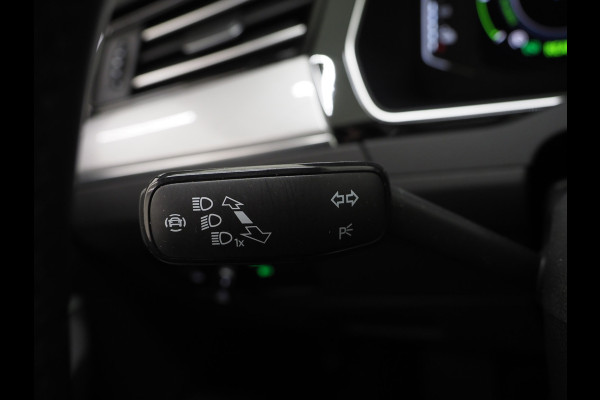 Volkswagen Passat Variant 1.4 TSI PHEV GTE R-Line | Panoramadak | Massage | Trekhaak | Camera | Adaptive Cruise | Carplay