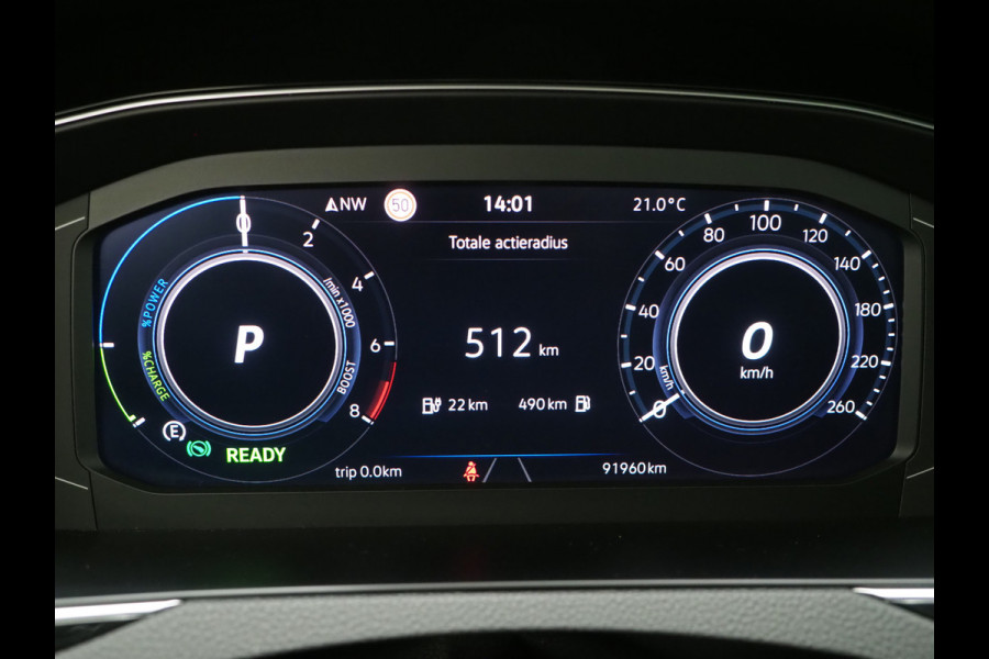 Volkswagen Passat Variant 1.4 TSI PHEV GTE R-Line | Panoramadak | Massage | Trekhaak | Camera | Adaptive Cruise | Carplay