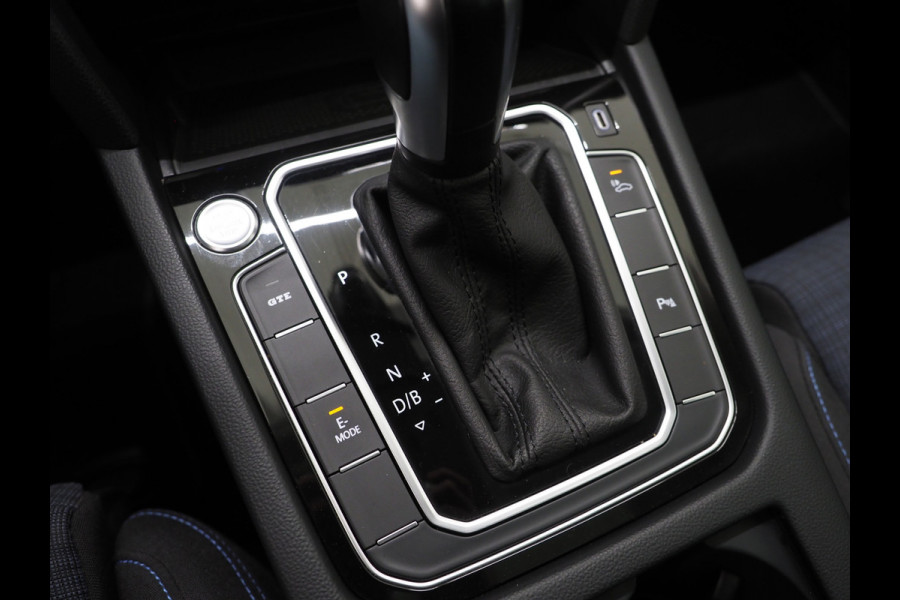 Volkswagen Passat Variant 1.4 TSI PHEV GTE R-Line | Panoramadak | Massage | Trekhaak | Camera | Adaptive Cruise | Carplay