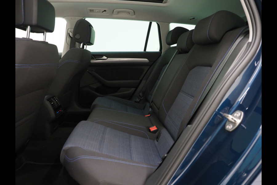 Volkswagen Passat Variant 1.4 TSI PHEV GTE R-Line | Panoramadak | Massage | Trekhaak | Camera | Adaptive Cruise | Carplay
