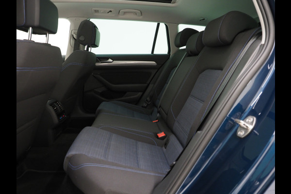 Volkswagen Passat Variant 1.4 TSI PHEV GTE R-Line | Panoramadak | Massage | Trekhaak | Camera | Adaptive Cruise | Carplay