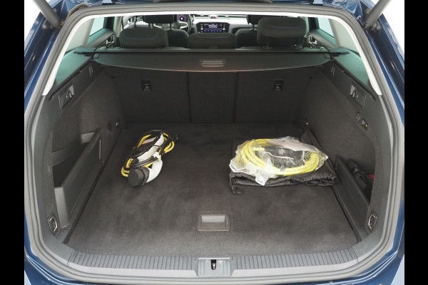 Volkswagen Passat Variant 1.4 TSI PHEV GTE R-Line | Panoramadak | Massage | Trekhaak | Camera | Adaptive Cruise | Carplay