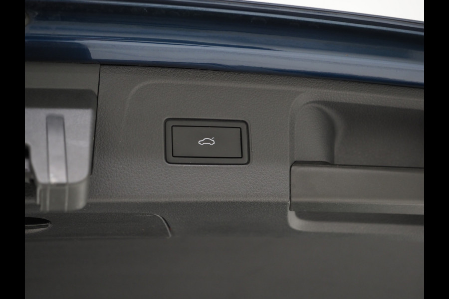 Volkswagen Passat Variant 1.4 TSI PHEV GTE R-Line | Panoramadak | Massage | Trekhaak | Camera | Adaptive Cruise | Carplay