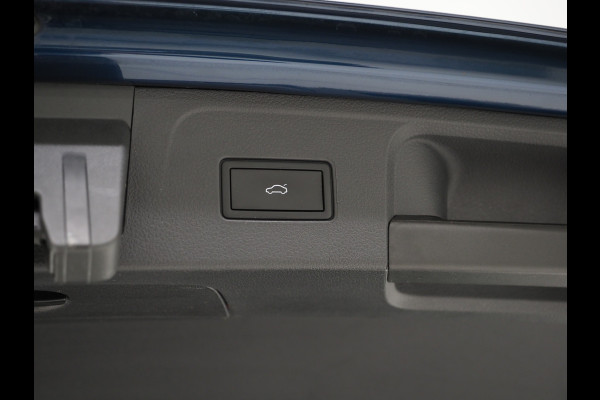 Volkswagen Passat Variant 1.4 TSI PHEV GTE R-Line | Panoramadak | Massage | Trekhaak | Camera | Adaptive Cruise | Carplay