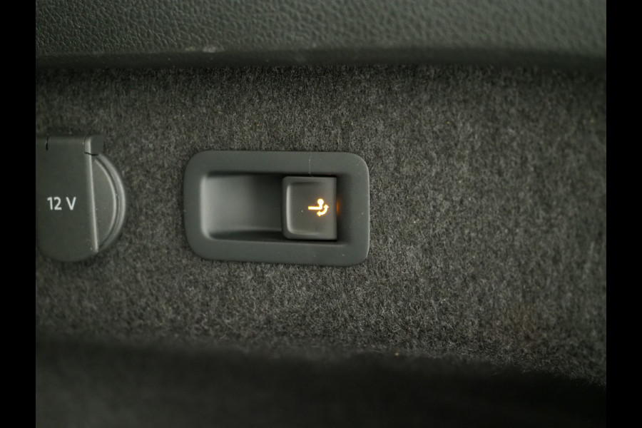 Volkswagen Passat Variant 1.4 TSI PHEV GTE R-Line | Panoramadak | Massage | Trekhaak | Camera | Adaptive Cruise | Carplay