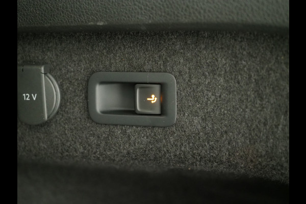 Volkswagen Passat Variant 1.4 TSI PHEV GTE R-Line | Panoramadak | Massage | Trekhaak | Camera | Adaptive Cruise | Carplay