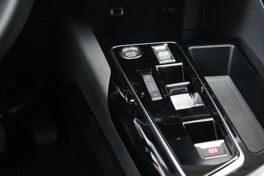 Peugeot 3008 1.6 HYbrid 180PK ALLURE PACK BUSINESS | STOEL VERWARMING | APPLE CARPLAY/ANDROID AUTO | NAVIGATIE | ACHTERUITRIJ CAMERA | KEYLESS ENTRY/START | LICHTMETALEN VELGEN 18" | DAB+ RADIO | LED KOPLAMPEN | CRUISE CONTROL | CLIMATE CONTROL |