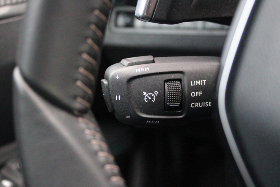 Peugeot 3008 1.6 HYbrid 180PK ALLURE PACK BUSINESS | STOEL VERWARMING | APPLE CARPLAY/ANDROID AUTO | NAVIGATIE | ACHTERUITRIJ CAMERA | KEYLESS ENTRY/START | LICHTMETALEN VELGEN 18" | DAB+ RADIO | LED KOPLAMPEN | CRUISE CONTROL | CLIMATE CONTROL |