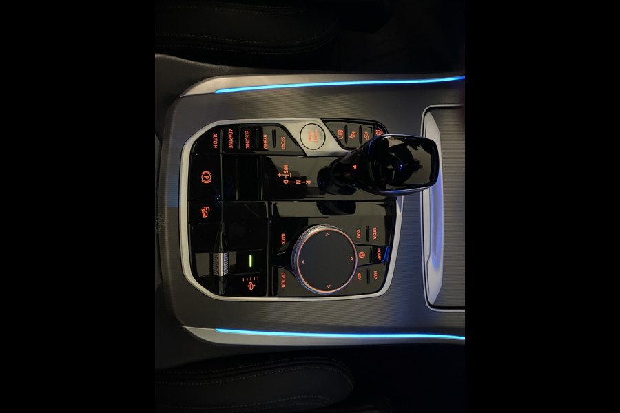 BMW X5 xDrive45e High Executive M-sport Panoramadak /  Trekhaak / Laser light/ Hud / Shadow-line