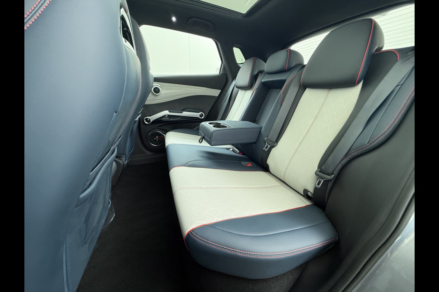 BYD ATTO 3 Comfort 60kWh Pano-dak Leer+Elektr.Verst. Warmtepomp Adaptieve Cruise 360°Camera Apple Carplay Android Auto Elektr.Achterklep De Verkeersbord detectie WiFi DAB Led Rijstrooksensor Keyless Smartphone Entry S.O.H. 96% Fabrieksgarantie tot 20-12-2028/150.000km Garantie op de LFP Accu tot 12-12-2030/200.000km €44.000,- Nieuw!