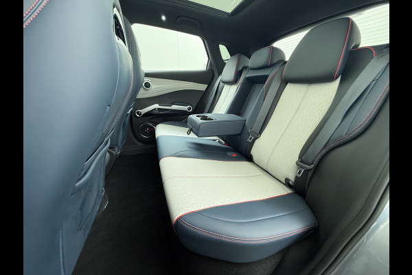 BYD ATTO 3 Comfort 60kWh Pano-dak Leer+Elektr.Verst. Warmtepomp Adaptieve Cruise 360°Camera Apple Carplay Android Auto Elektr.Achterklep De Verkeersbord detectie WiFi DAB Led Rijstrooksensor Keyless Smartphone Entry S.O.H. 96% Fabrieksgarantie tot 20-12-2028/150.000km Garantie op de LFP Accu tot 12-12-2030/200.000km €44.000,- Nieuw!