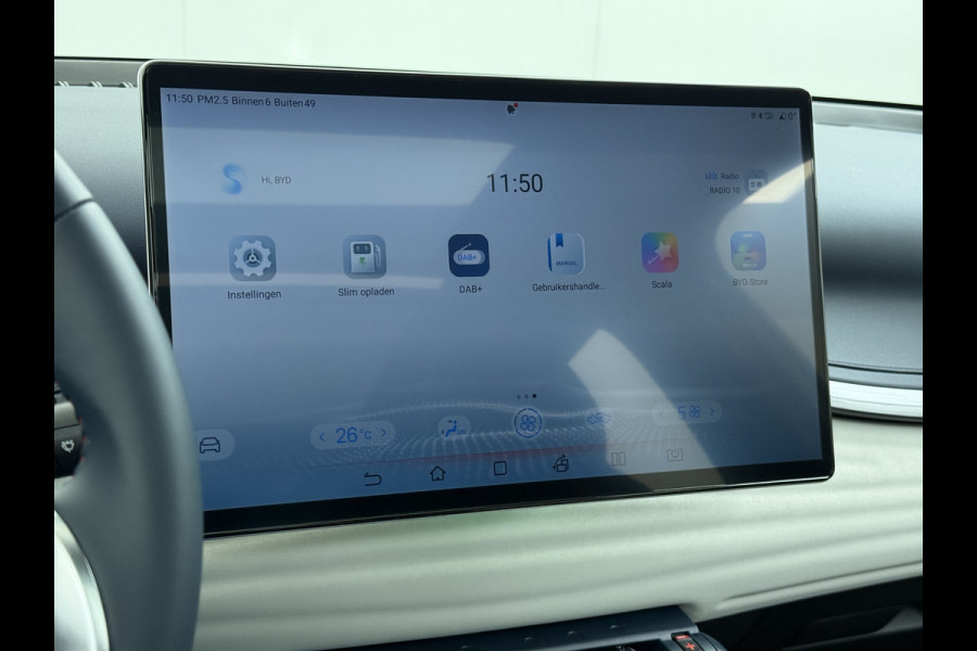 BYD ATTO 3 Comfort 60kWh Pano-dak Leer+Elektr.Verst. Warmtepomp Adaptieve Cruise 360°Camera Apple Carplay Android Auto Elektr.Achterklep De Verkeersbord detectie WiFi DAB Led Rijstrooksensor Keyless Smartphone Entry S.O.H. 96% Fabrieksgarantie tot 20-12-2028/150.000km Garantie op de LFP Accu tot 12-12-2030/200.000km €44.000,- Nieuw!