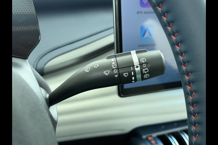 BYD ATTO 3 Comfort 60kWh Pano-dak Leer+Elektr.Verst. Warmtepomp Adaptieve Cruise 360°Camera Apple Carplay Android Auto Elektr.Achterklep De Verkeersbord detectie WiFi DAB Led Rijstrooksensor Keyless Smartphone Entry S.O.H. 96% Fabrieksgarantie tot 20-12-2028/150.000km Garantie op de LFP Accu tot 12-12-2030/200.000km €44.000,- Nieuw!