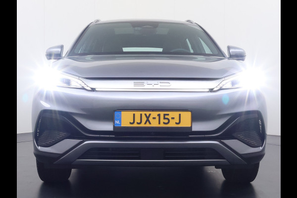 BYD ATTO 3 Comfort 60kWh Pano-dak Leer+Elektr.Verst. Warmtepomp Adaptieve Cruise 360°Camera Apple Carplay Android Auto Elektr.Achterklep De Verkeersbord detectie WiFi DAB Led Rijstrooksensor Keyless Smartphone Entry S.O.H. 96% Fabrieksgarantie tot 20-12-2028/150.000km Garantie op de LFP Accu tot 12-12-2030/200.000km €44.000,- Nieuw!