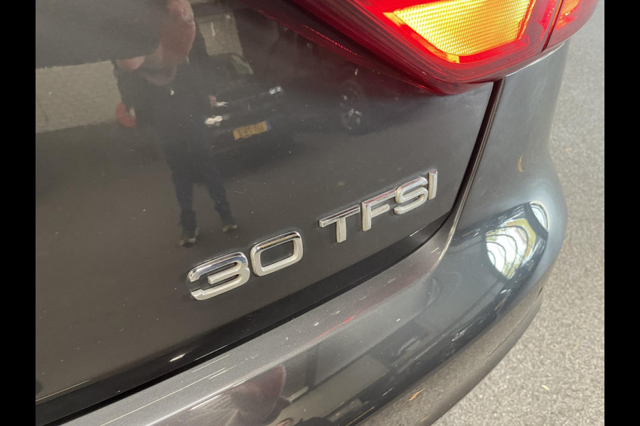 Audi A1 Sportback 1.0 TFSI Sportback AUT NAV Navigatie Apple Carplay/Android Auto Parkeersensoren Cruise Control Climate Control Lichtmetalen velgen