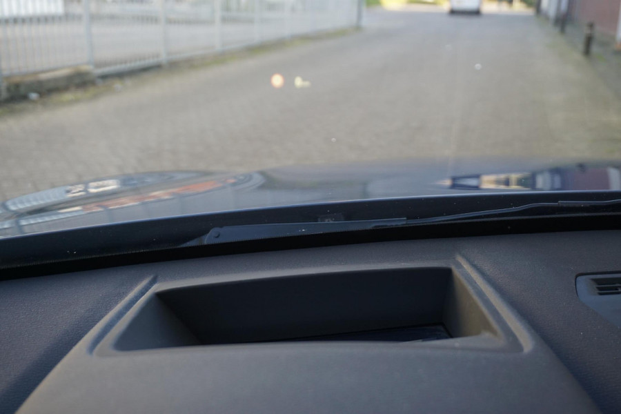 BMW X1 sDrive20i Executive Edition/Head-Up/Sportstoelen/ LED/Trekhaak.