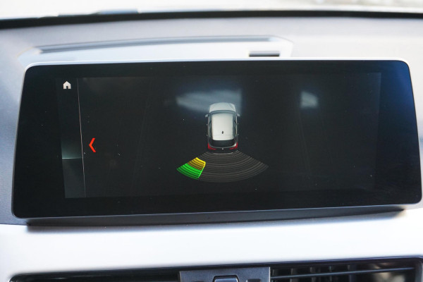 BMW X1 sDrive20i Executive Edition/Head-Up/Sportstoelen/ LED/Trekhaak.