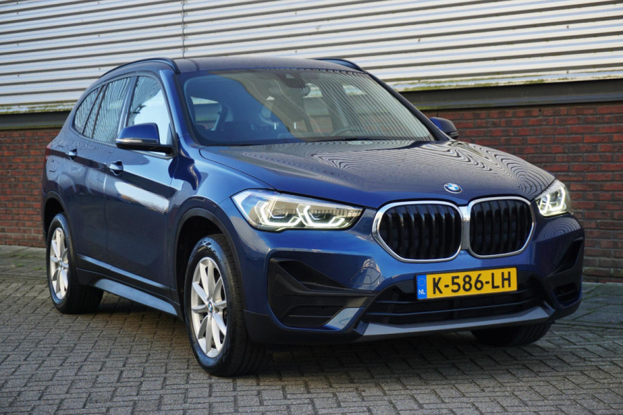 BMW X1 sDrive20i Executive Edition/Head-Up/Sportstoelen/ LED/Trekhaak.