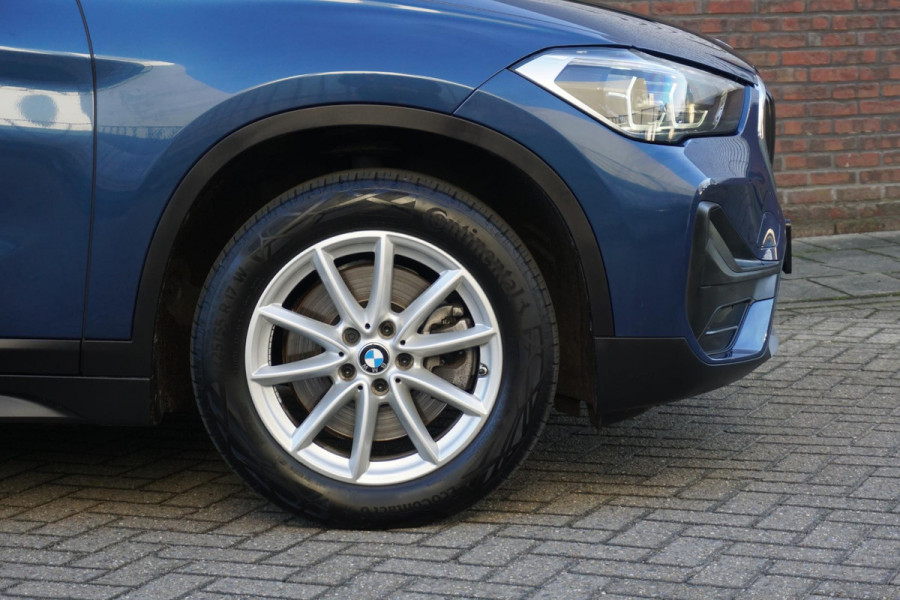 BMW X1 sDrive20i Executive Edition/Head-Up/Sportstoelen/ LED/Trekhaak.