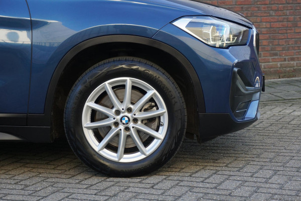 BMW X1 sDrive20i Executive Edition/Head-Up/Sportstoelen/ LED/Trekhaak.