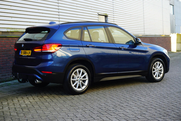 BMW X1 sDrive20i Executive Edition/Head-Up/Sportstoelen/ LED/Trekhaak.