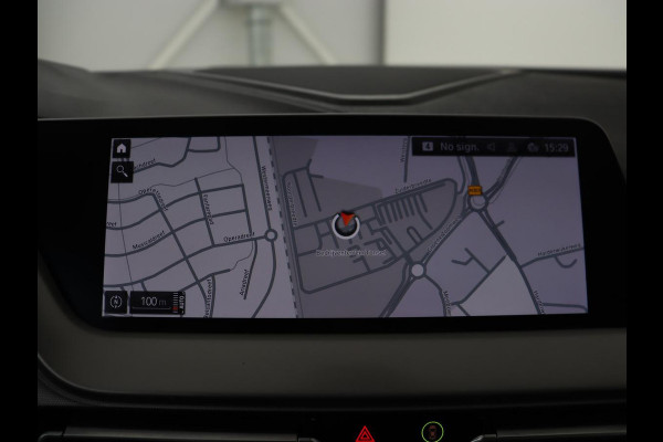 BMW 1-serie 120i Business Edition Plus | Leder | Sportstoelen | Carplay | Stoelverwarming | Live Cockpit | Parkeerhulp | Climate control | Bluetooth | Cruise control