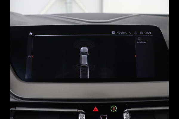 BMW 1-serie 120i Business Edition Plus | Leder | Sportstoelen | Carplay | Stoelverwarming | Live Cockpit | Parkeerhulp | Climate control | Bluetooth | Cruise control