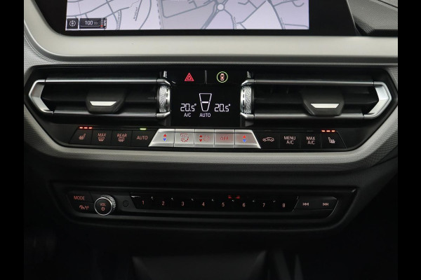 BMW 1-serie 120i Business Edition Plus | Leder | Sportstoelen | Carplay | Stoelverwarming | Live Cockpit | Parkeerhulp | Climate control | Bluetooth | Cruise control