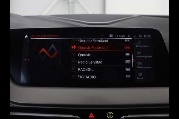 BMW 1-serie 120i Business Edition Plus | Leder | Sportstoelen | Carplay | Stoelverwarming | Live Cockpit | Parkeerhulp | Climate control | Bluetooth | Cruise control