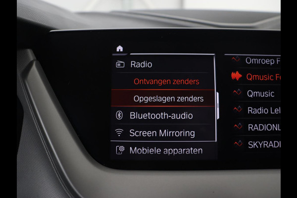 BMW 1-serie 120i Business Edition Plus | Leder | Sportstoelen | Carplay | Stoelverwarming | Live Cockpit | Parkeerhulp | Climate control | Bluetooth | Cruise control