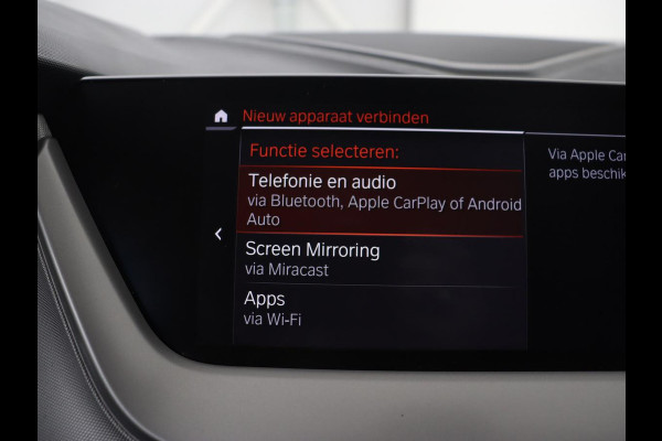 BMW 1-serie 120i Business Edition Plus | Leder | Sportstoelen | Carplay | Stoelverwarming | Live Cockpit | Parkeerhulp | Climate control | Bluetooth | Cruise control