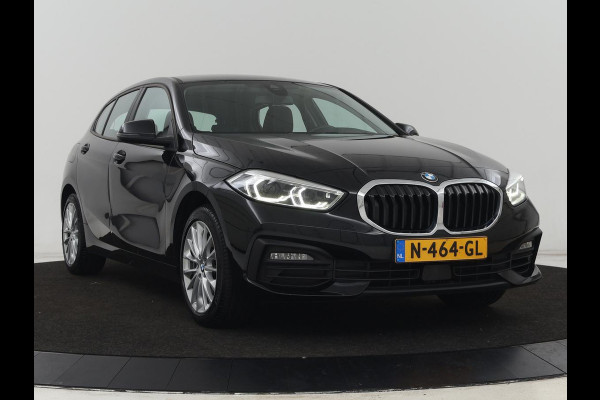 BMW 1-serie 120i Business Edition Plus | Leder | Sportstoelen | Carplay | Stoelverwarming | Live Cockpit | Parkeerhulp | Climate control | Bluetooth | Cruise control