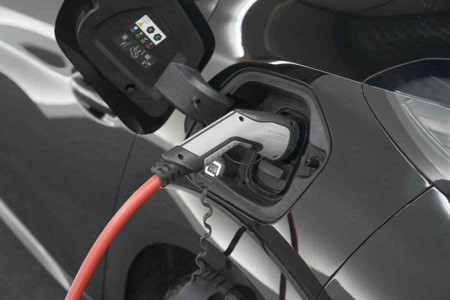 Peugeot e-208 EV Allure 50 kWh | 3 Fase Laadfunctie | Parkeersensoren | Apple Carplay