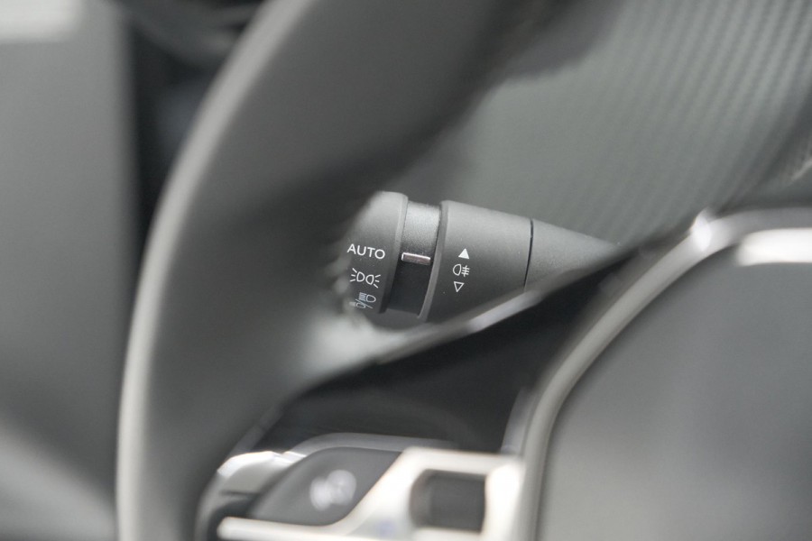 Peugeot e-208 EV Allure 50 kWh | 3 Fase Laadfunctie | Parkeersensoren | Apple Carplay