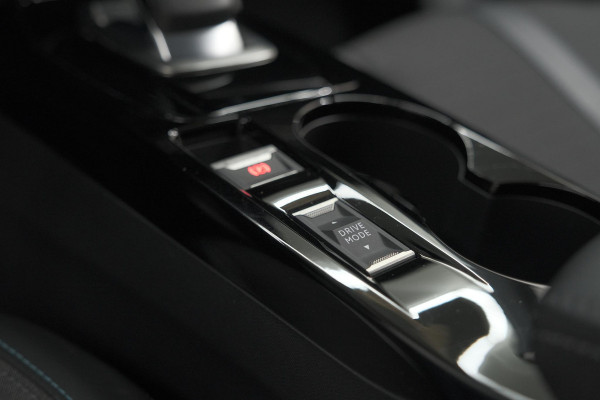 Peugeot e-208 EV Allure 50 kWh | 3 Fase Laadfunctie | Parkeersensoren | Apple Carplay