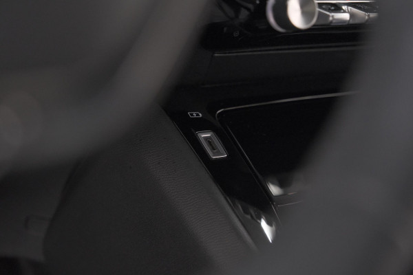 Peugeot e-208 EV Allure 50 kWh | 3 Fase Laadfunctie | Parkeersensoren | Apple Carplay