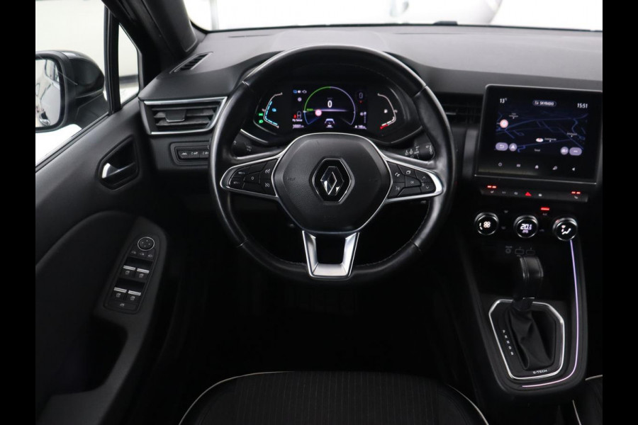 Renault Clio 1.6 E-Tech Hybrid 140 Intens | Stoelverwarming | Camera | Carplay | Stuurverwarming | Half leder | Full LED | Navigatie | Climate control | Cruise control | Parkeerhulp