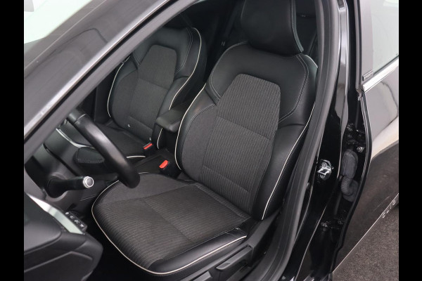 Renault Clio 1.6 E-Tech Hybrid 140 Intens | Stoelverwarming | Camera | Carplay | Stuurverwarming | Half leder | Full LED | Navigatie | Climate control | Cruise control | Parkeerhulp