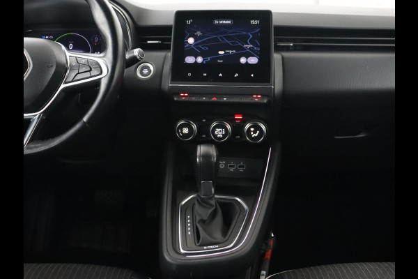 Renault Clio 1.6 E-Tech Hybrid 140 Intens | Stoelverwarming | Camera | Carplay | Stuurverwarming | Half leder | Full LED | Navigatie | Climate control | Cruise control | Parkeerhulp