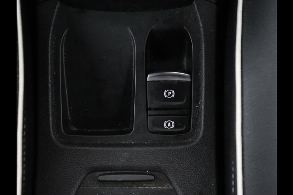 Renault Clio 1.6 E-Tech Hybrid 140 Intens | Stoelverwarming | Camera | Carplay | Stuurverwarming | Half leder | Full LED | Navigatie | Climate control | Cruise control | Parkeerhulp