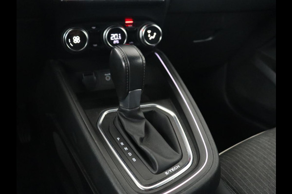 Renault Clio 1.6 E-Tech Hybrid 140 Intens | Stoelverwarming | Camera | Carplay | Stuurverwarming | Half leder | Full LED | Navigatie | Climate control | Cruise control | Parkeerhulp