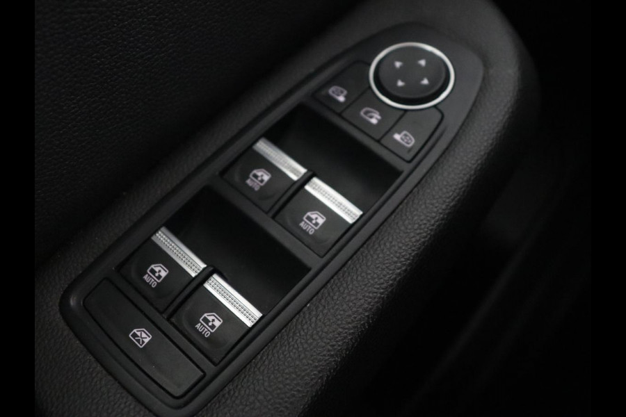 Renault Clio 1.6 E-Tech Hybrid 140 Intens | Stoelverwarming | Camera | Carplay | Stuurverwarming | Half leder | Full LED | Navigatie | Climate control | Cruise control | Parkeerhulp