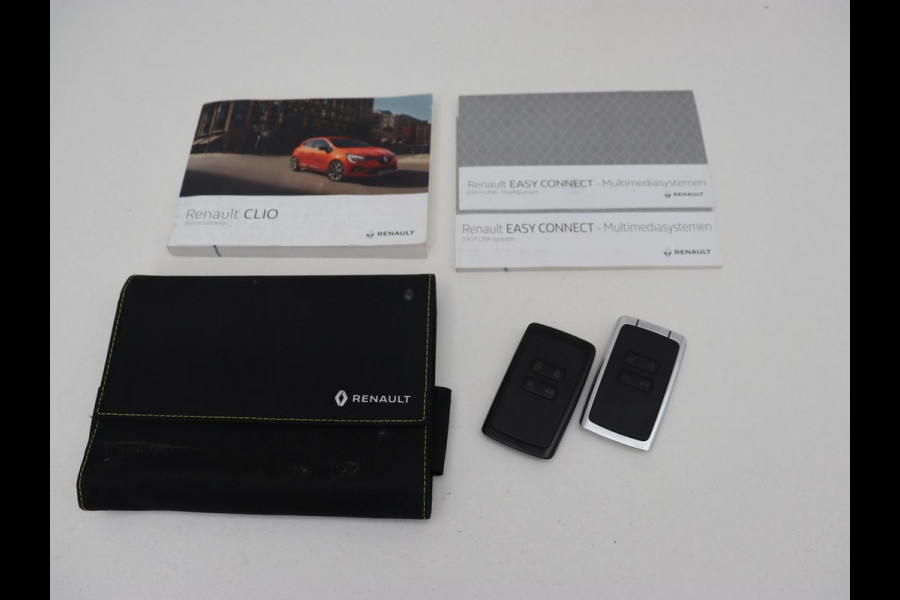 Renault Clio 1.6 E-Tech Hybrid 140 Intens | Stoelverwarming | Camera | Carplay | Stuurverwarming | Half leder | Full LED | Navigatie | Climate control | Cruise control | Parkeerhulp